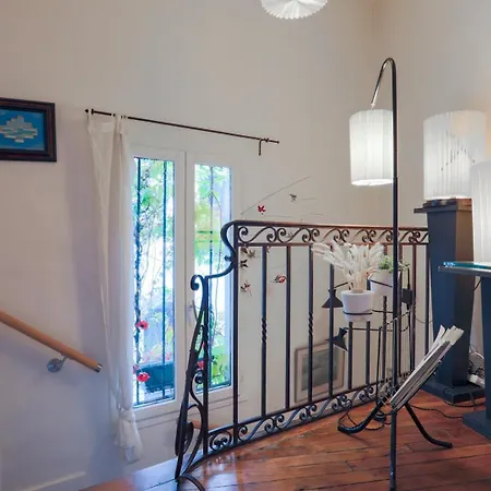 Guest house The Iris - Cosy Spacious House & Terrace Paris
