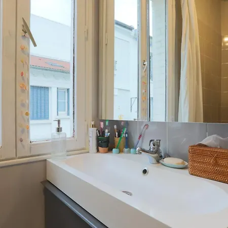 The Iris - Cosy Spacious House & Terrace Guest house Paris