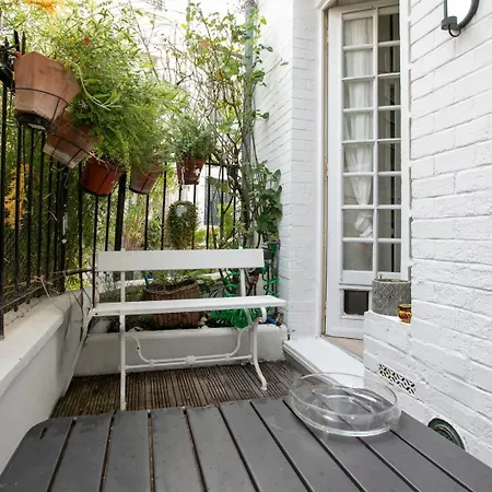 The Iris - Cosy Spacious House & Terrace 4*